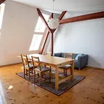 Apartamento Retro Wooden Touch By Bookinghost