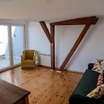 Apartamento Retro Wooden Touch By Bookinghost