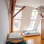 Retro Wooden Touch By Bookinghost Apartamento