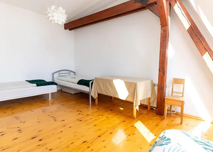 Retro Wooden Touch By Bookinghost דירה שצ'צ'ין