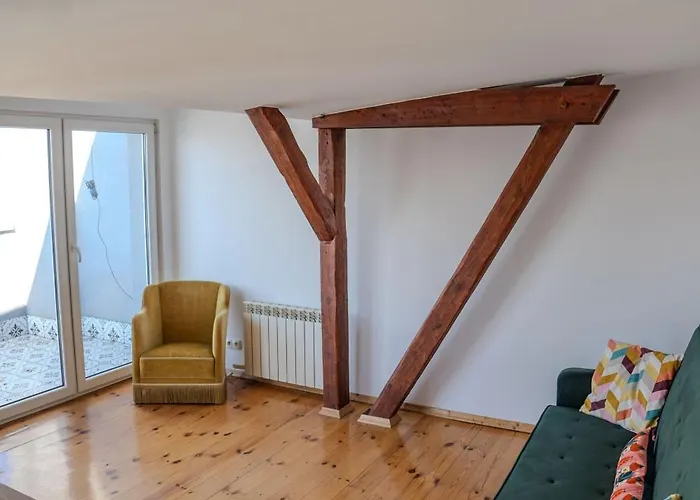 Retro Wooden Touch By Bookinghost שצ'צ'ין