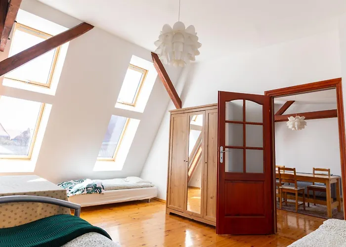 Retro Wooden Touch By Bookinghost דירה שצ'צ'ין